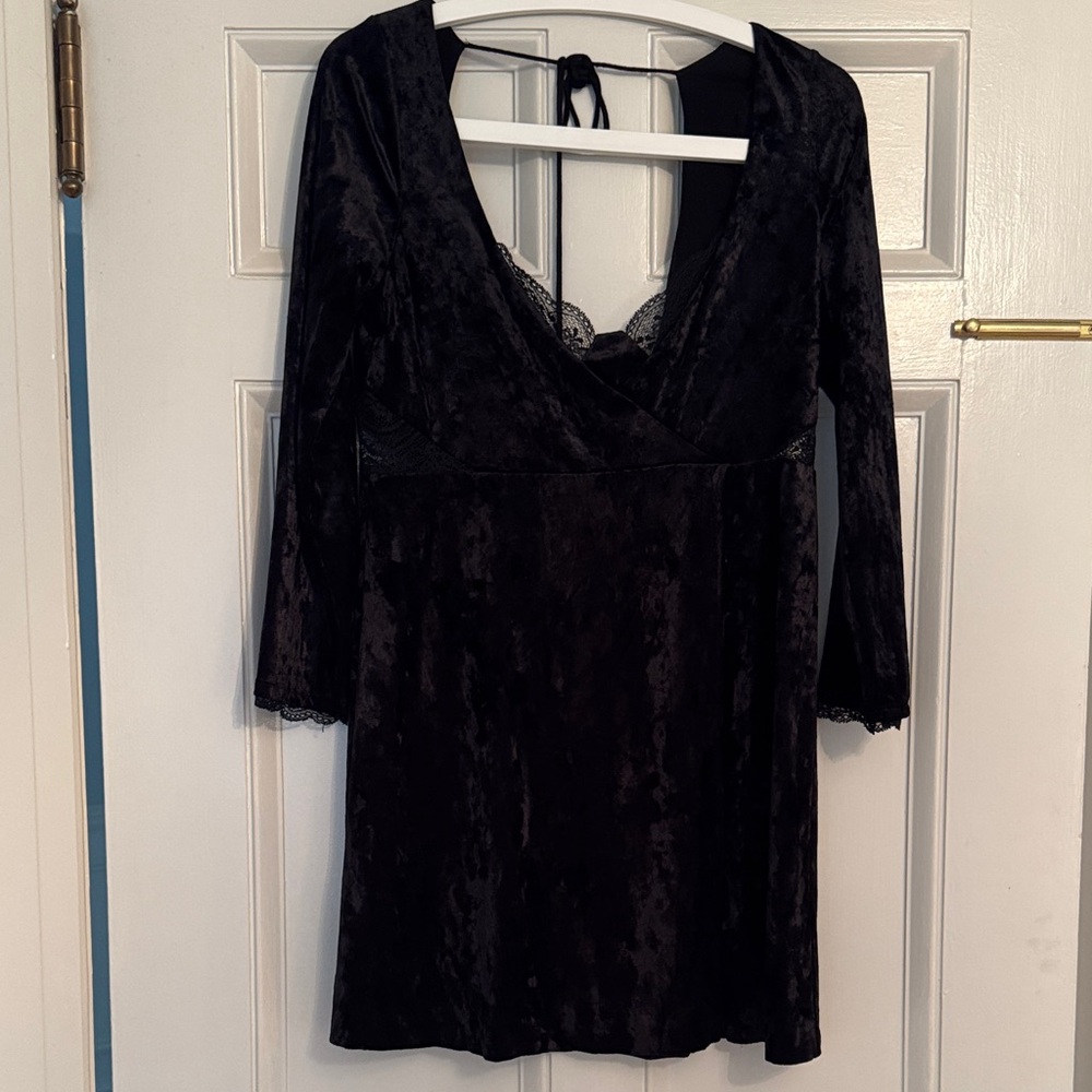 Elegan Black crushed velvet and Lace Women's dress